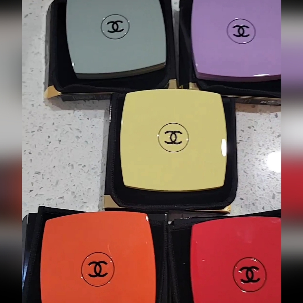 Chanel double facette mirror